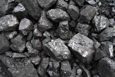 Petroleum Coke: A Powerhouse Fuel and Carbon Source for Diverse Industries!